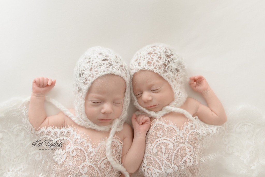identical newborn baby girls with bonnets